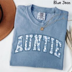 cute auntie shirt for new aunts pregnancy announcement gift fun aunt shirt unique pregnancy reveal idea zgauz scaled