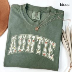 cute auntie shirt for new aunts pregnancy announcement gift funny aunt shirt unique aunt gifts and reveal ideas m9bbx scaled