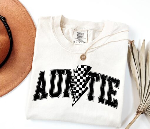 cute auntie shirt retro style funny sister gift for new aunts cool aunts club announcement tee