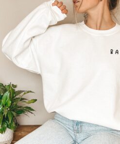 cute babe crewneck sweatshirt for women casual style comfortable womens pullover vintage look perfect for everyday wear eha5n