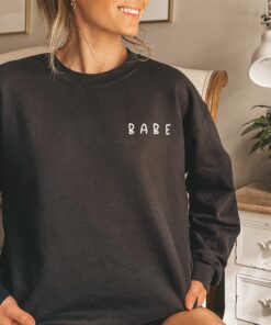 cute babe crewneck sweatshirt for women casual style comfortable womens pullover vintage look perfect for everyday wear nmhoz