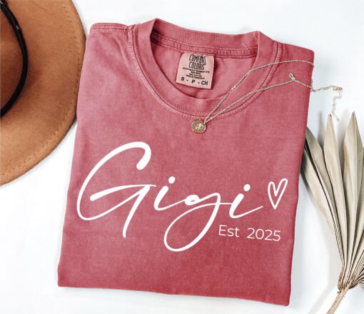 cute gigi heart shirt for new grandma gift happy mothers day shirt grandma announcement and celebration tee wgenw