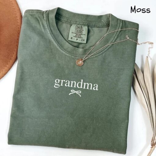 cute grandma shirt for mothers day new grandma pregnancy announcement bow design girly aesthetic t shirt espld scaled
