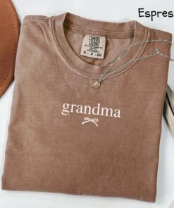 cute grandma shirt for mothers day new grandma pregnancy announcement bow design girly aesthetic t shirt qgw1n