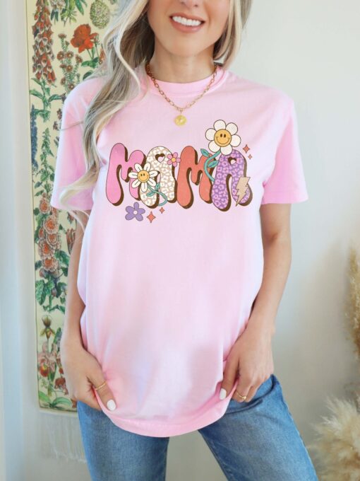 cute mom life shirt retro mama design for mothers day best mom ever t shirt comfort colors for moms jlhxr scaled