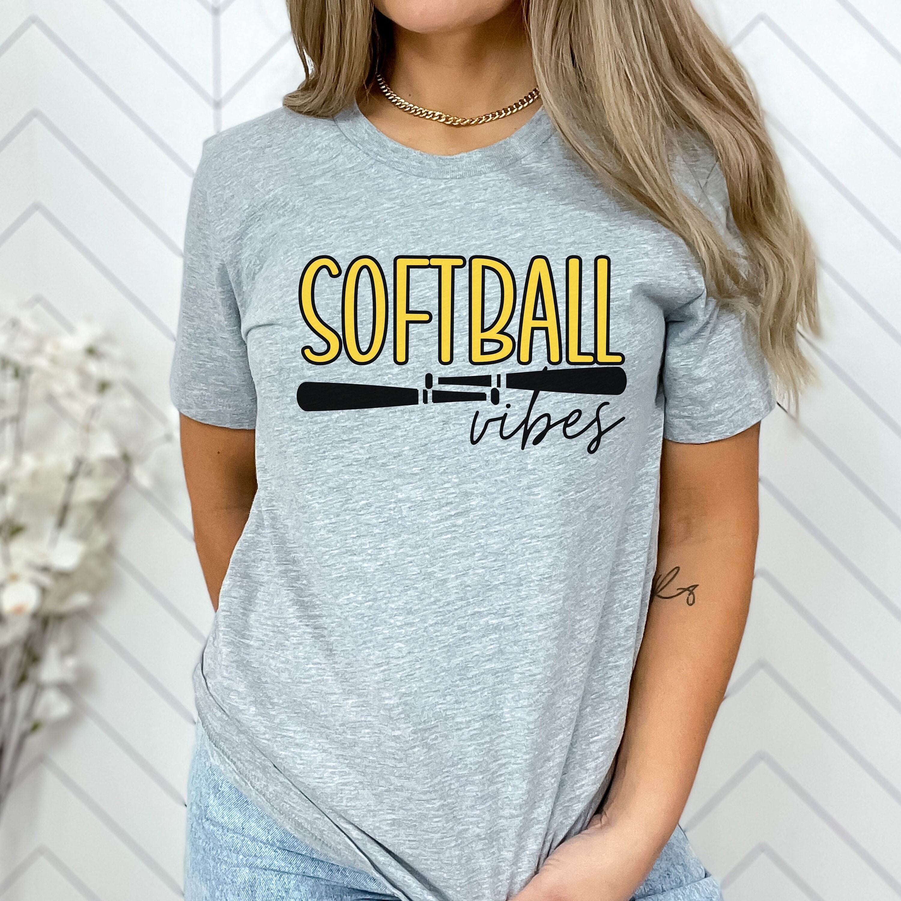 cute softball mom shirt for softball fans softball life t shirt ideal gift for mom squad and softball lovers s8di7