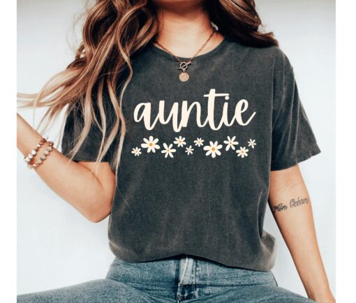 daisy auntie shirt for new aunts pregnancy reveal favorite aunt shirt cute aunt gift sister aunt t shirt qnpvr