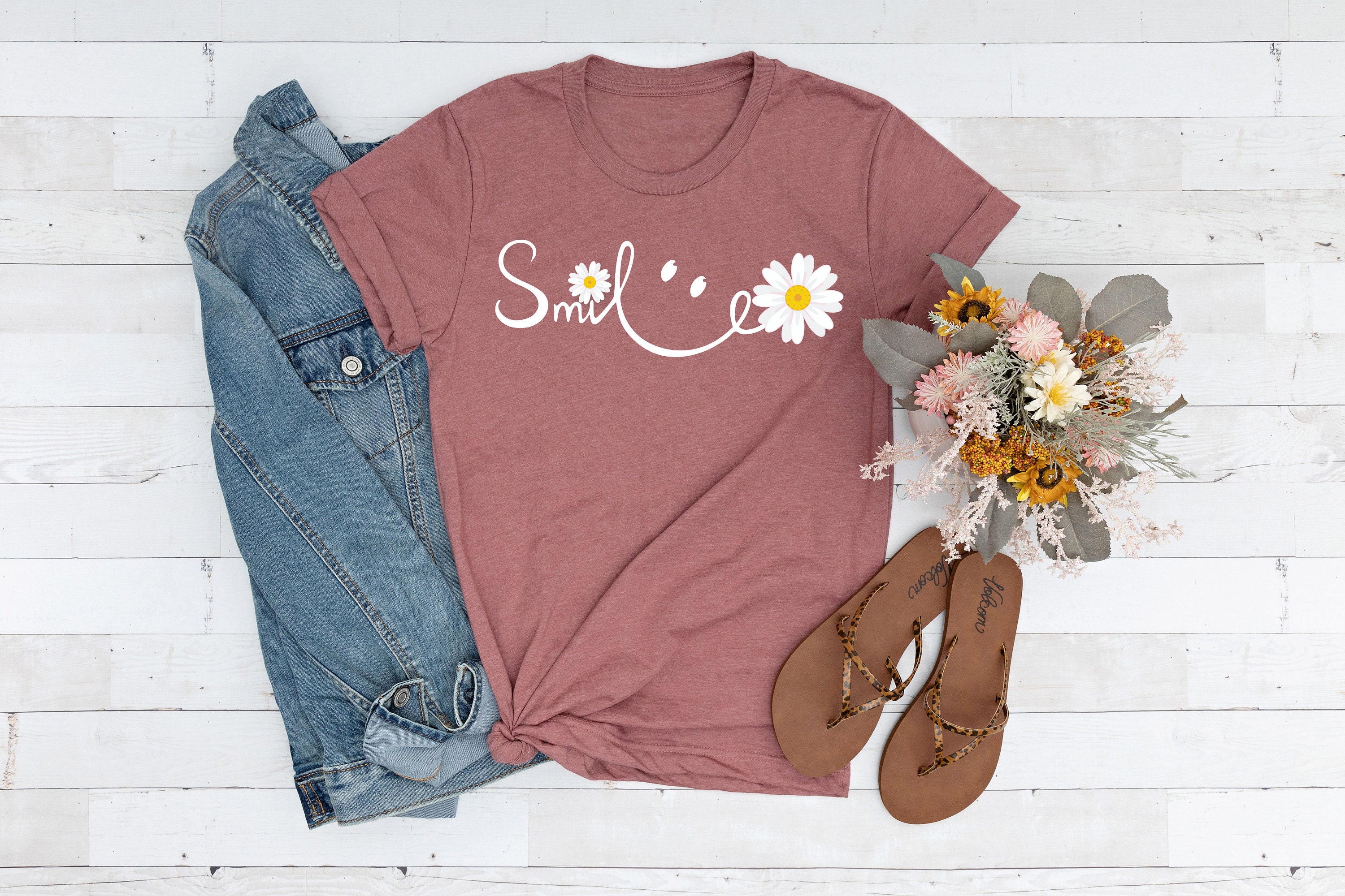 daisy smile face mom shirt floral t shirt cute summer tee for women trendy flower graphic tee gift for moms rz0hn scaled