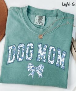 dog mom shirt for dog lovers cute dog mommy tee personalized gift for dog moms chinoiserie toile blue ribbon design founu