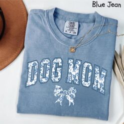 dog mom shirt for dog lovers cute dog mommy tee personalized gift for dog moms chinoiserie toile blue ribbon design lpddn scaled