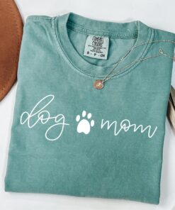 dog mom shirt for dog lovers funny dog mama t shirt perfect mothers day gift for dog moms and dog parents qbxyv