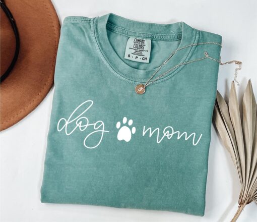 dog mom shirt for dog lovers funny dog mama t shirt perfect mothers day gift for dog moms and dog parents
