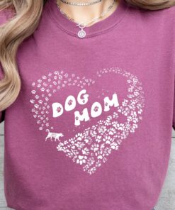 dog mom t shirt with dog paw heart for mothers day unique gift for dog owners and dog lovers 8ooz6