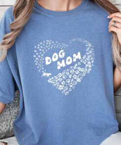 dog mom t shirt with dog paw heart for mothers day unique gift for dog owners and dog lovers raqlk