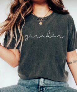 established grandma shirt for new grandparents funny pregnancy announcement gift for grandma christmas t shirt dewtx