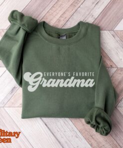 favorite grandma sweatshirt funny grammy crewneck gigi pullover nana sweater new grandma gifts mothers day shirt kp8cu