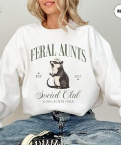 feral aunts sweatshirt funny opossum shirt vintage auntie crewneck pregnancy reveal cool aunt club gift for aunts zzwnl