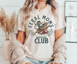 feral mom life shirt funny vintage graphic tee for moms somebodys feral wife trendy mother day apparel vl877