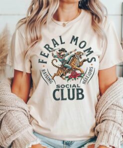 feral mom life shirt funny vintage graphic tee for moms somebodys feral wife trendy mother day apparel vl877