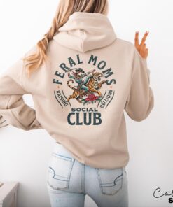 feral moms social club hoodie retro vintage graphic sweatshirt for mom life trendy apparel unique feral mom gift flx3w