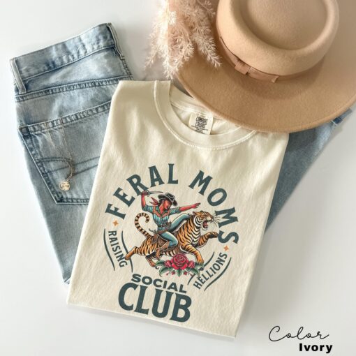 feral moms social club shirt vintage graphic tee for mom life trendy apparel best mom ever gift qjbuh