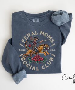 feral moms social club sweatshirt vintage graphic trendy mom life apparel best mom ever gift for feral wives qygy0