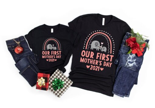 first mothers day shirt and baby bodysuit set with elephant design matching mom and baby outfits for new moms podoo scaled