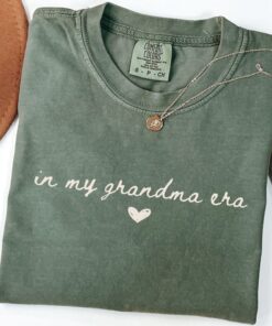 first time grandma shirt in my grandma era tee perfect for mothers day nana gift personalized grandmother t shirt gnquo