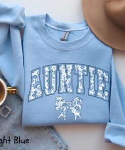 floral auntie sweatshirt for new aunts pregnancy announcement cute aunt crewneck birthday gift for aunt vkfvb