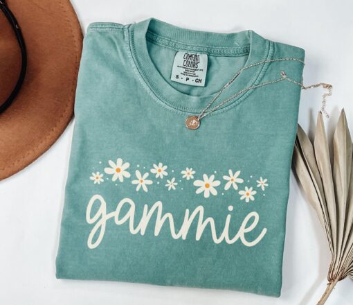 floral grandma shirt for new grandmas pregnancy reveal gift comfort colors gammie shirt unique christmas present mavau