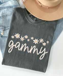 floral grandma shirt for new grandmas pregnancy reveal gift cute daisy t shirt comfort colors best grandma shirt jvdtq