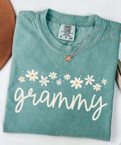 floral grandma shirt grammy t shirt cute daisy design for new grandma gifts pregnancy reveal and christmas presents f8ki1