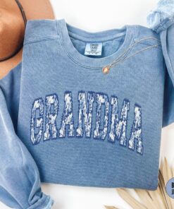 floral grandma sweatshirt comfort colors crewneck for mothers day grandmother gifts chinoiserie grammy shirt 98k4x