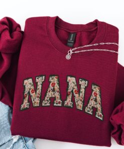 floral grandma sweatshirt custom nana crewneck personalized christmas gift for mothers day unique granny outfit g4lws