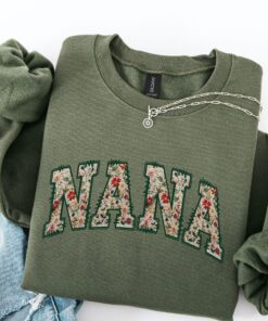 floral grandma sweatshirt custom nana crewneck personalized christmas gift for mothers day unique granny outfit secih