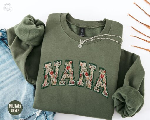 floral grandma sweatshirt custom nana crewneck personalized christmas gift for mothers day unique granny outfit secih