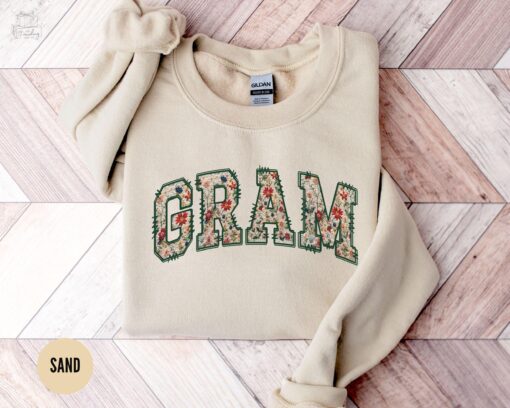 floral grandma sweatshirt for birthday and mothers day gifts personalized crewneck for grams and grammy cyi5p