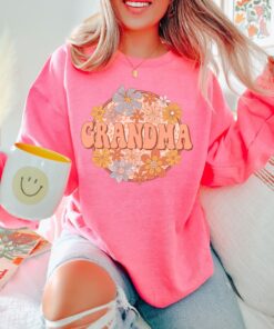 floral grandma sweatshirt for pregnancy announcement groovy grandma shirt unique gift for grandparents nqnuy