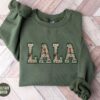 Floral Grandma Sweatshirt for Pregnancy Reveal Best Grandma Shirt Mothers Day and Christmas Gift Crewneck Top