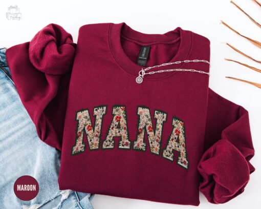 floral grandma sweatshirt personalized nana crewneck custom christmas gift for granny best mothers day shirt no4ty
