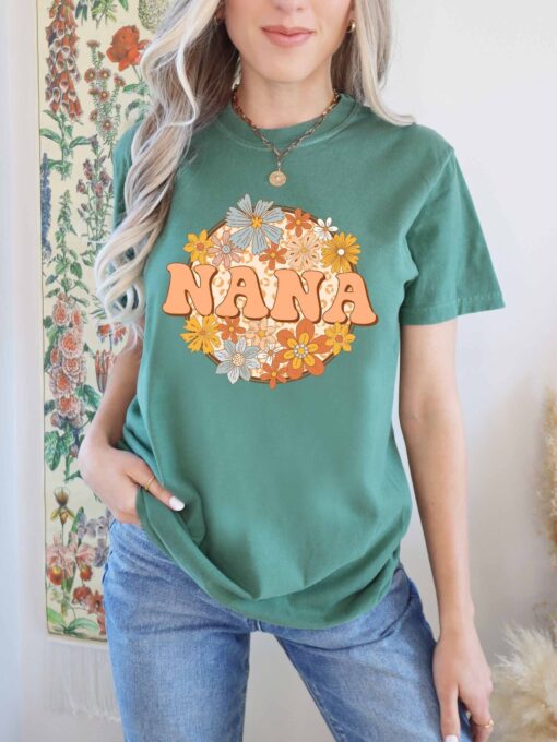 floral groovy nana shirt retro grandma tee best nana birthday gift comfort colors t shirt for new grandmas 1gewd scaled