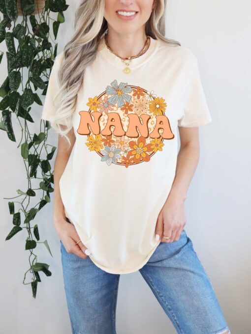 floral groovy nana shirt retro grandma tee best nana birthday gift comfort colors t shirt for new grandmas cpz08 scaled