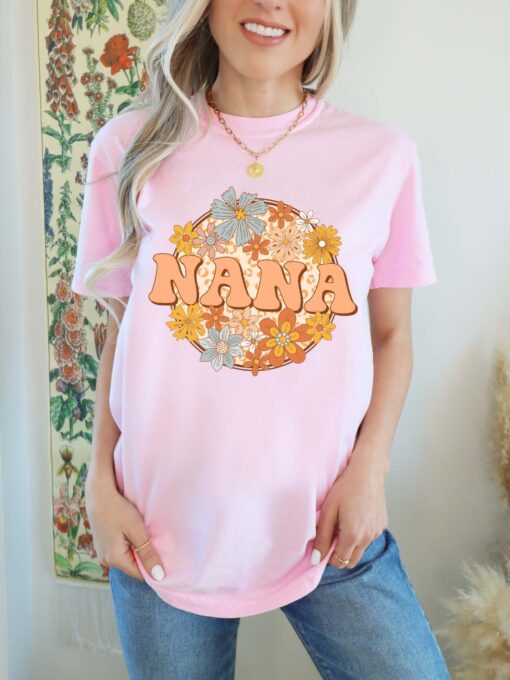floral groovy nana shirt retro grandma tee best nana birthday gift comfort colors t shirt for new grandmas v1sds scaled