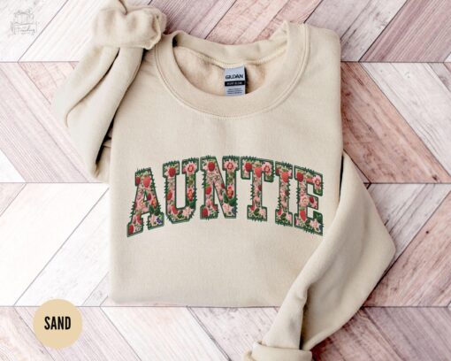 floral strawberry auntie sweatshirt retro auntie shirt mothers day gift for new aunt pregnancy reveal sister sweatshirt yforp