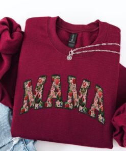 floral strawberry mom sweatshirt for first mothers day new mom gift crewneck perfect for mommy baby announcement cn7mz