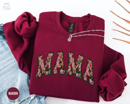 floral strawberry mom sweatshirt for first mothers day new mom gift crewneck perfect for mommy baby announcement cn7mz