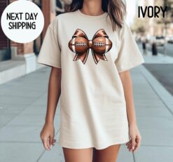football mom shirt with bow design comfort colors game day tee for fall football season sports fans 98hs4