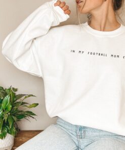 football mom sweatshirt for high school season in my football mom era comfortable apparel for game day vemnz