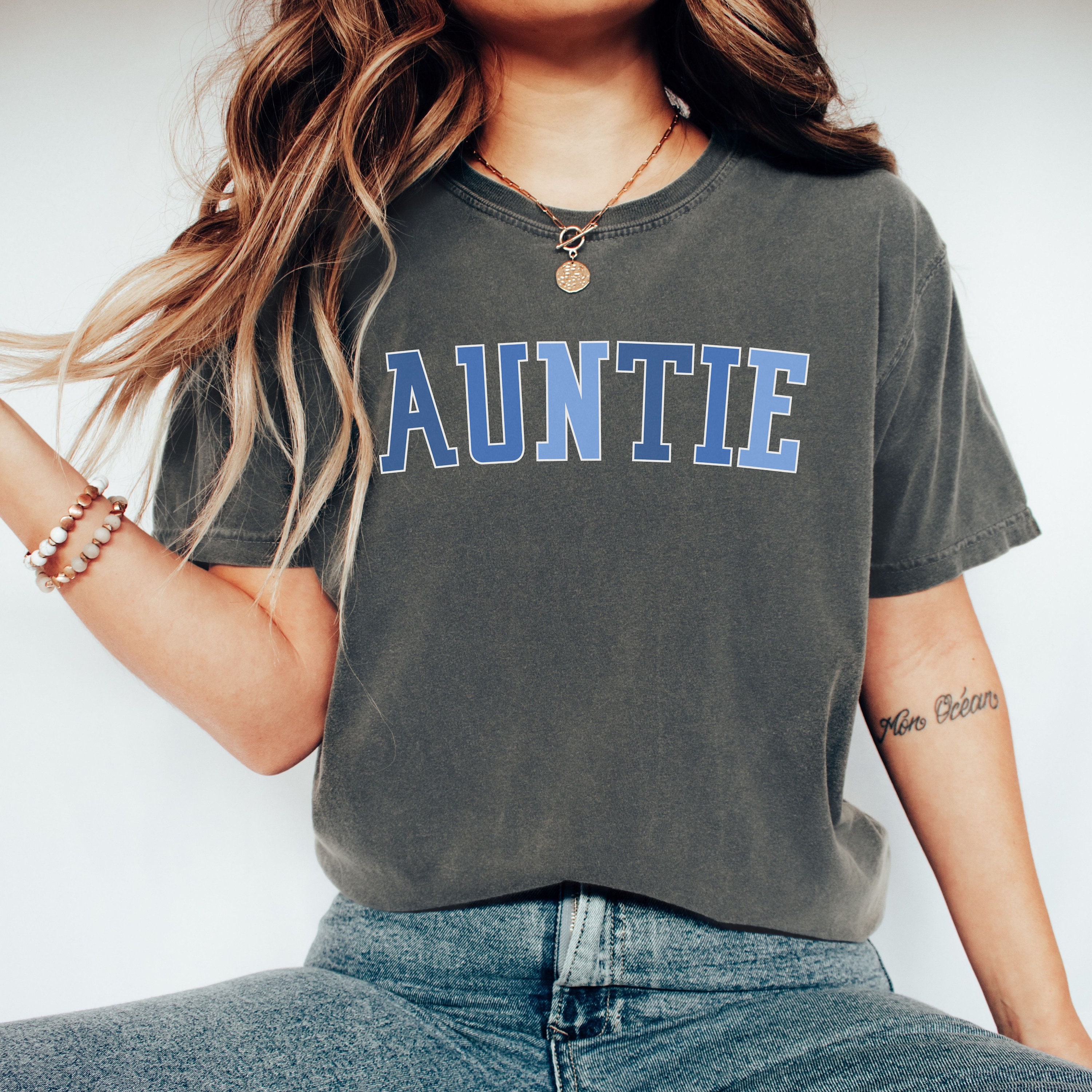 funny aunt shirt for new aunts pregnancy announcement gift personalized auntie tee unique aunt reveal t shirt n489l