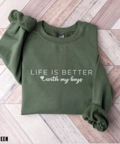 funny boy mom sweatshirt funny mom shirt unique mother day gift cute mom life apparel for moms bpxie